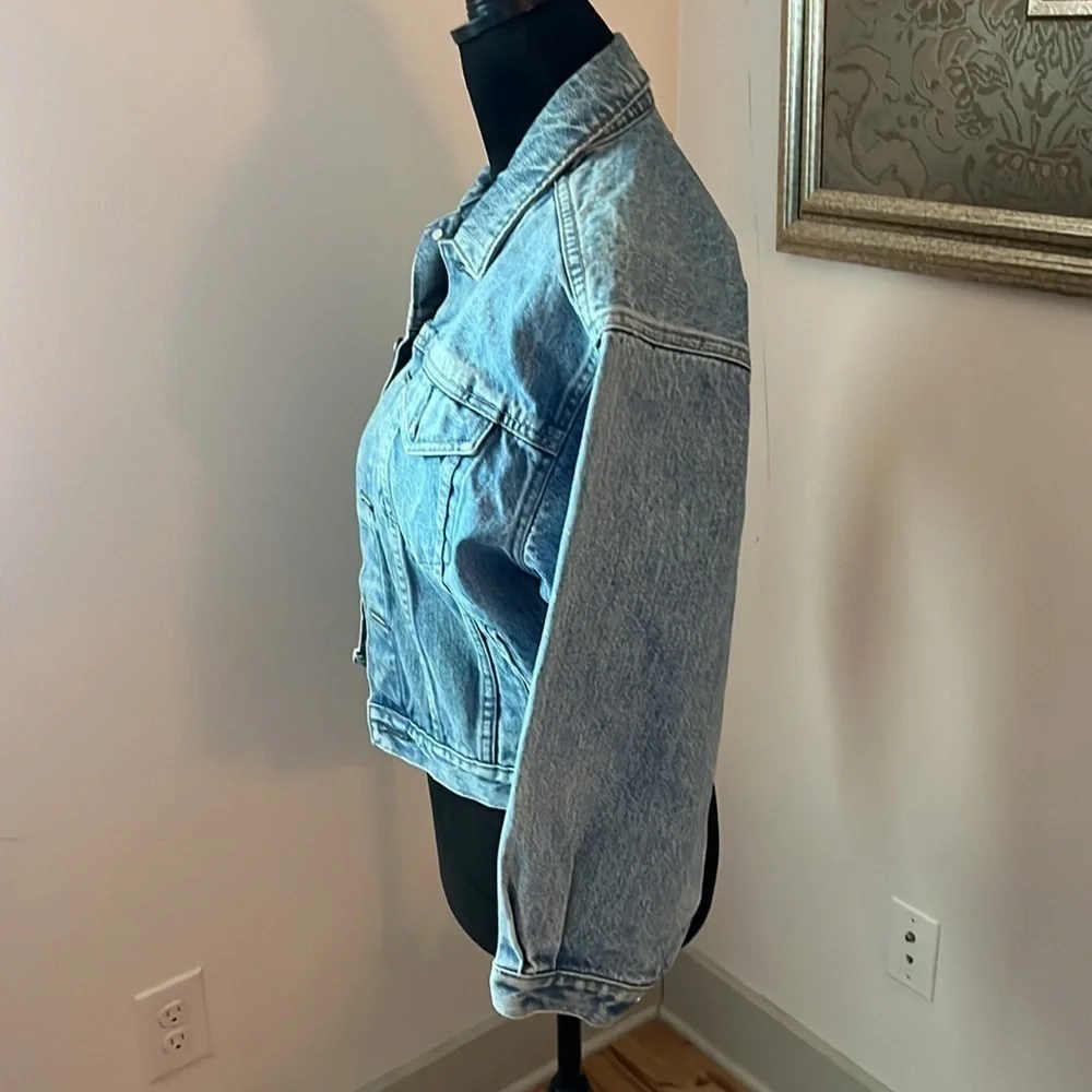 GAP Denim light wash jean‎ jacket buttoned down long sleeves Sz L